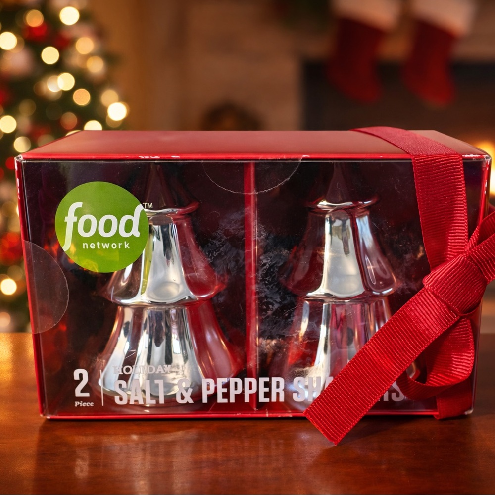 NWT Christmas Tree Salt & Pepper Shakers Food Network Set